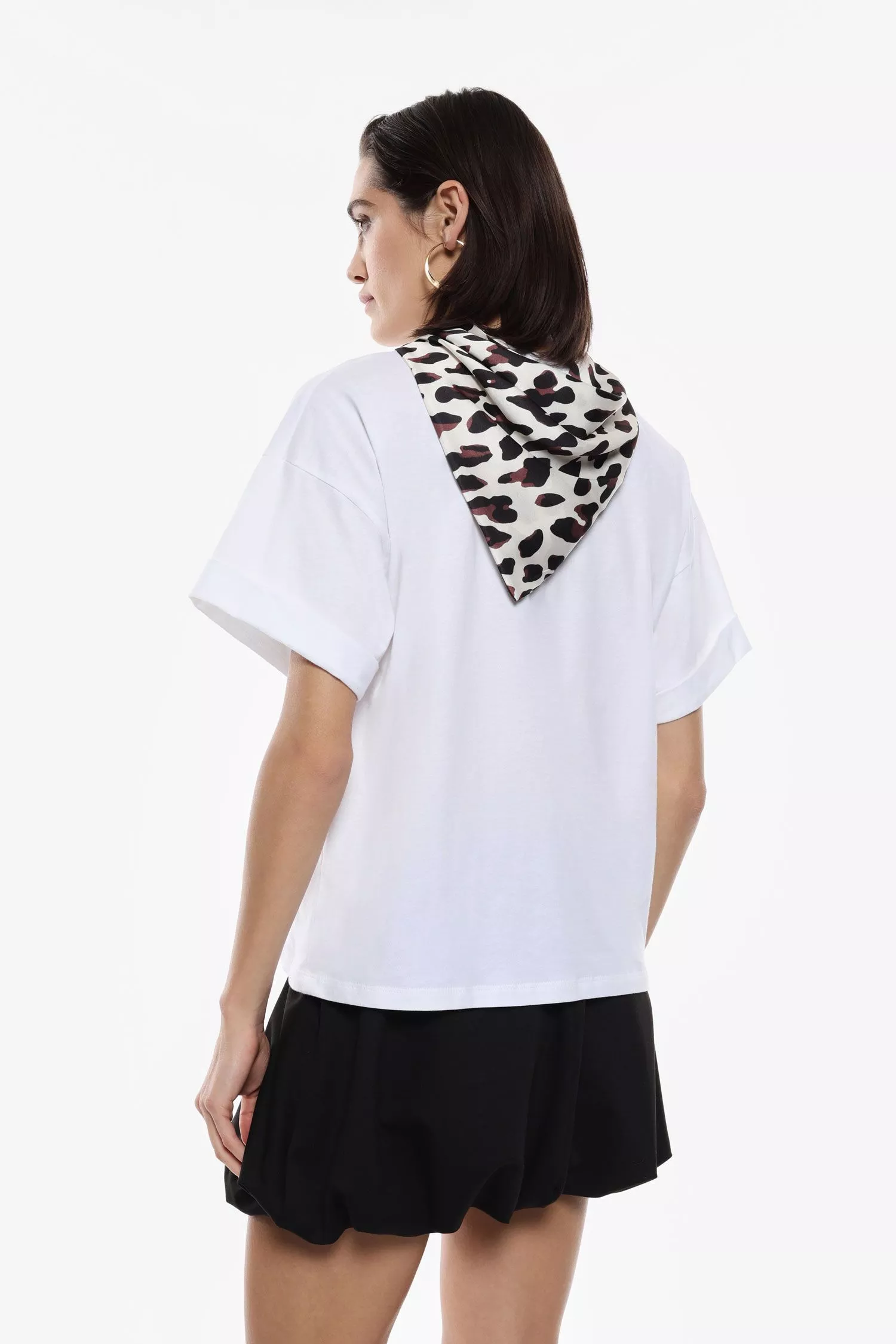 T-shirt manches courtes et foulard