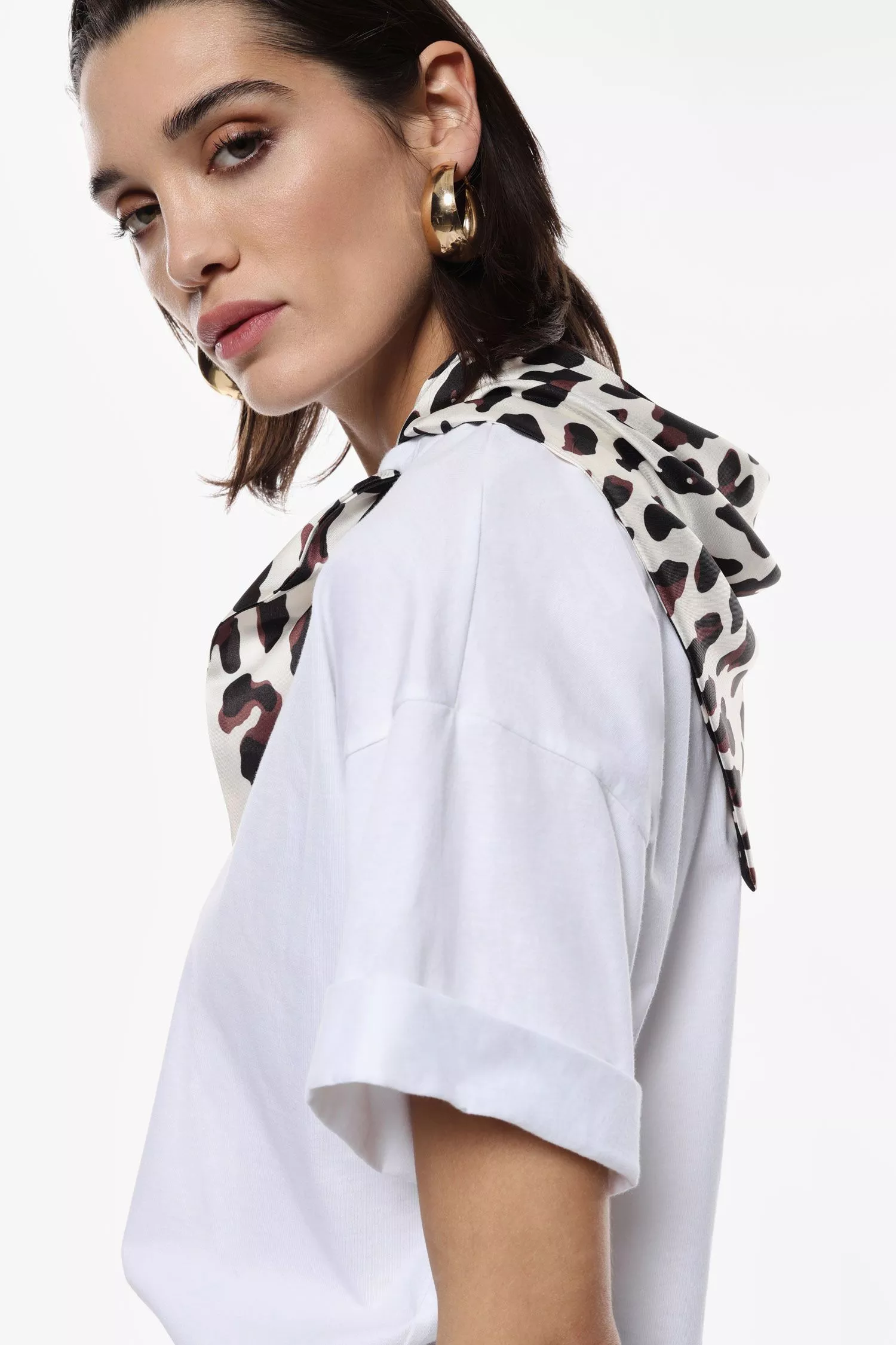 T-shirt manches courtes et foulard