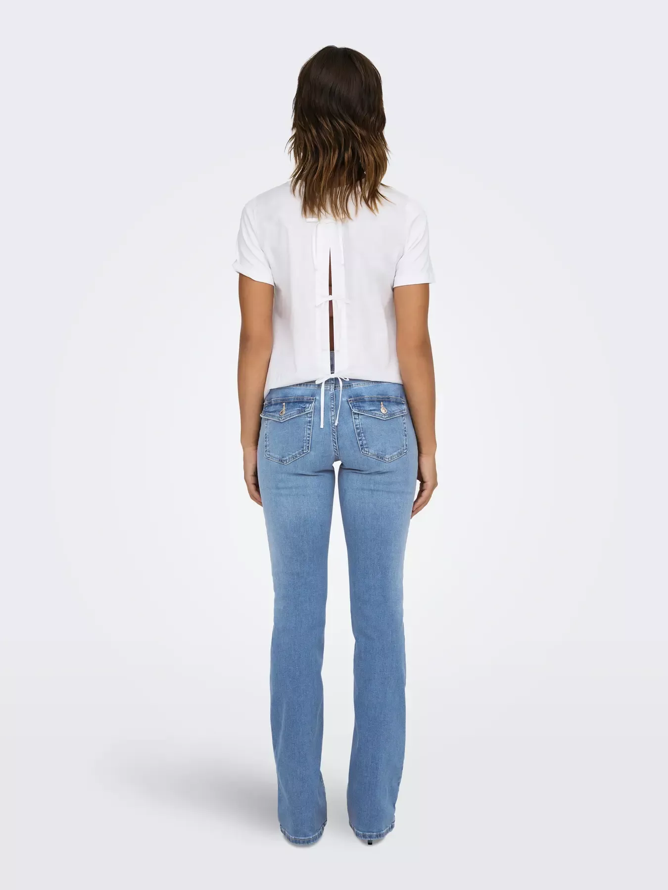 DENIM À POCHE ARRIÈRE