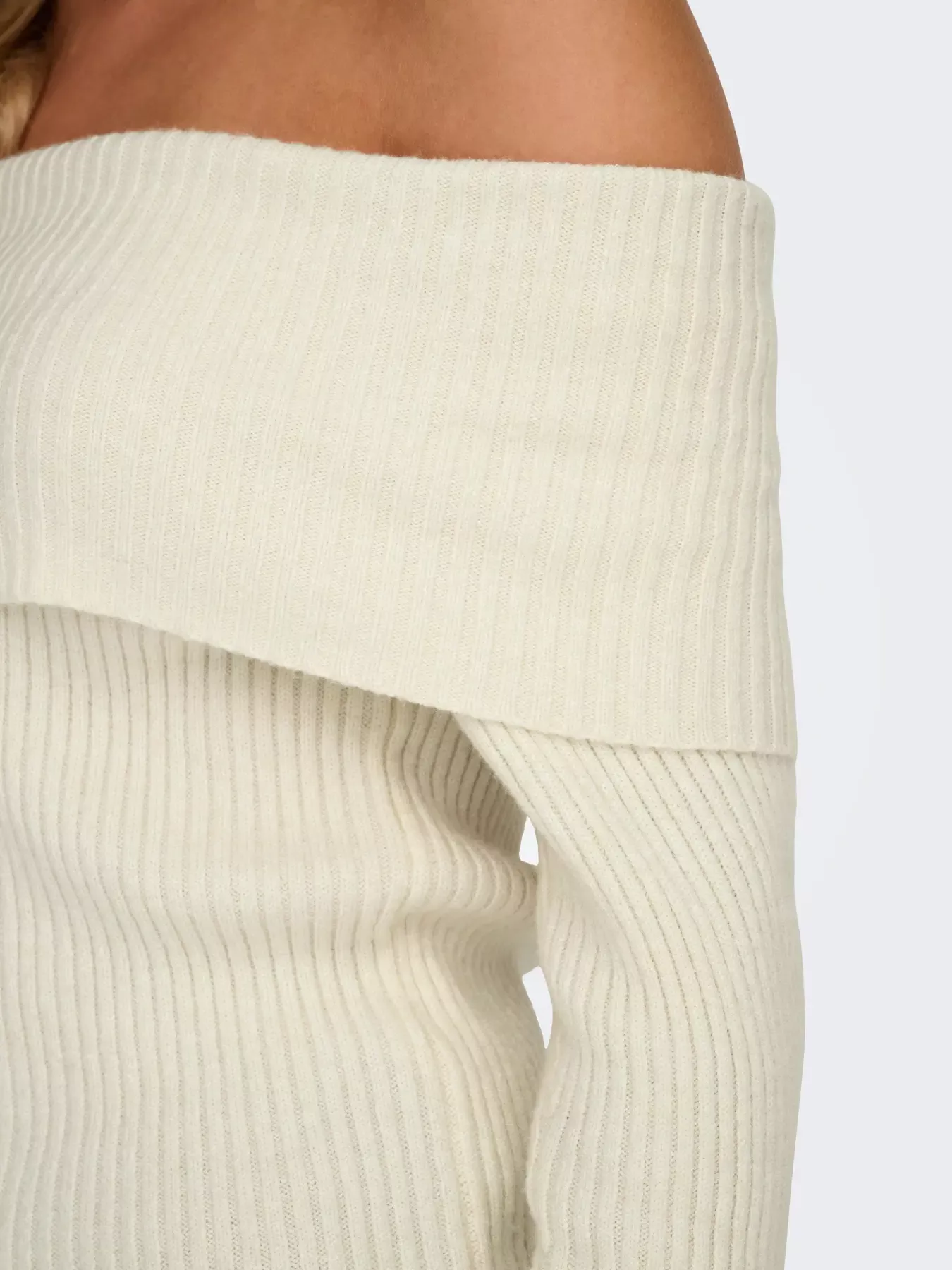 Pull en tricot à épaules dénudées