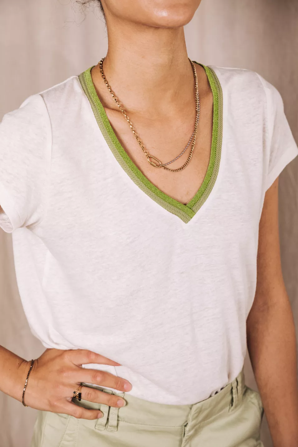 T-Shirt Col V Taile Ribbon