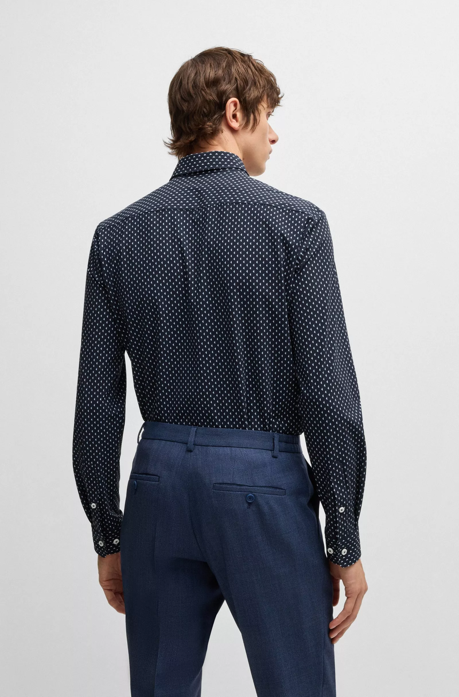 Chemise Slim en tissu stretch performant à imprimé géométrique