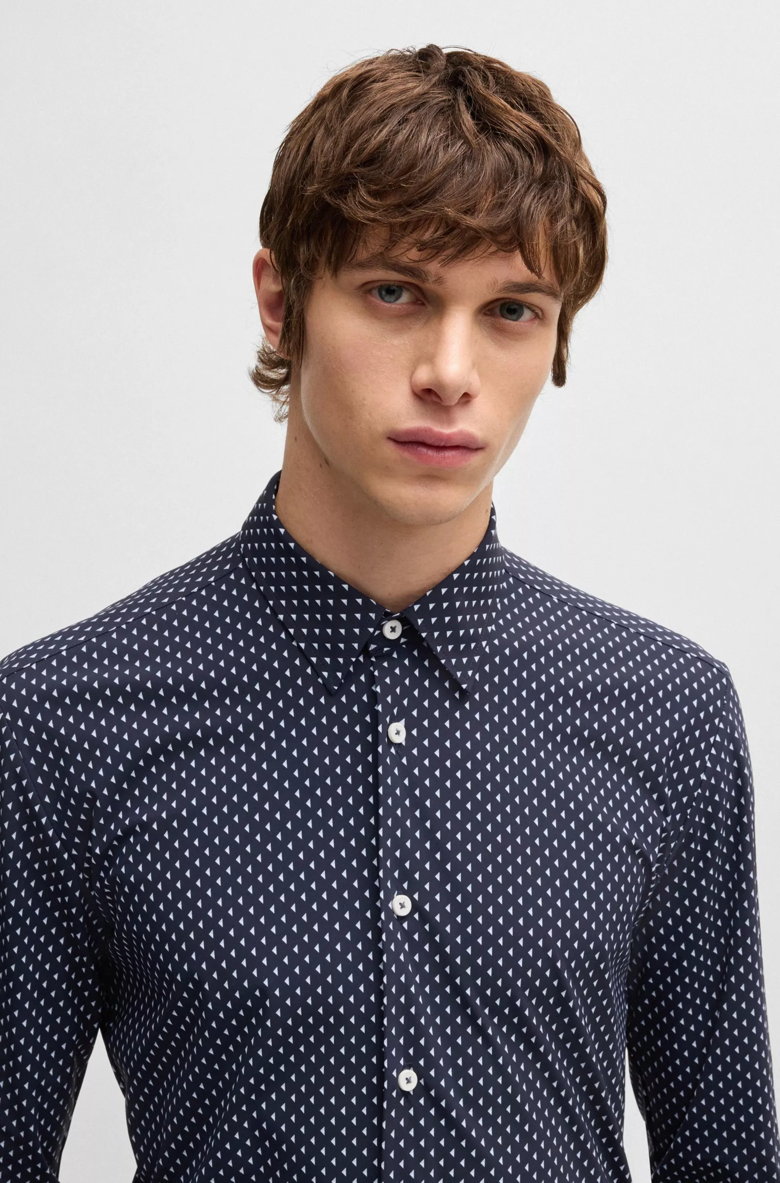 Chemise Slim en tissu stretch performant à imprimé géométrique