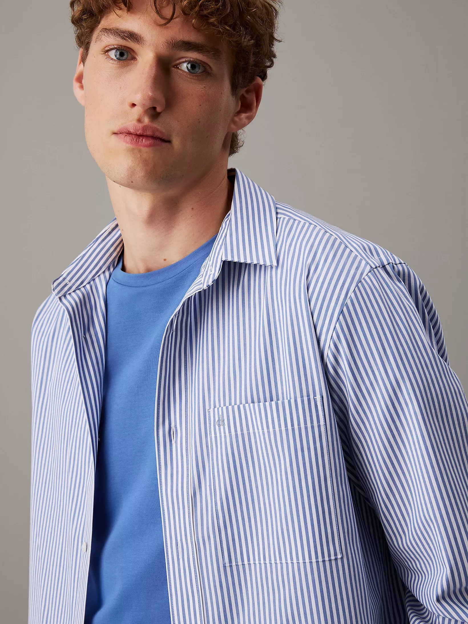 Chemise rayée en popeline élastique