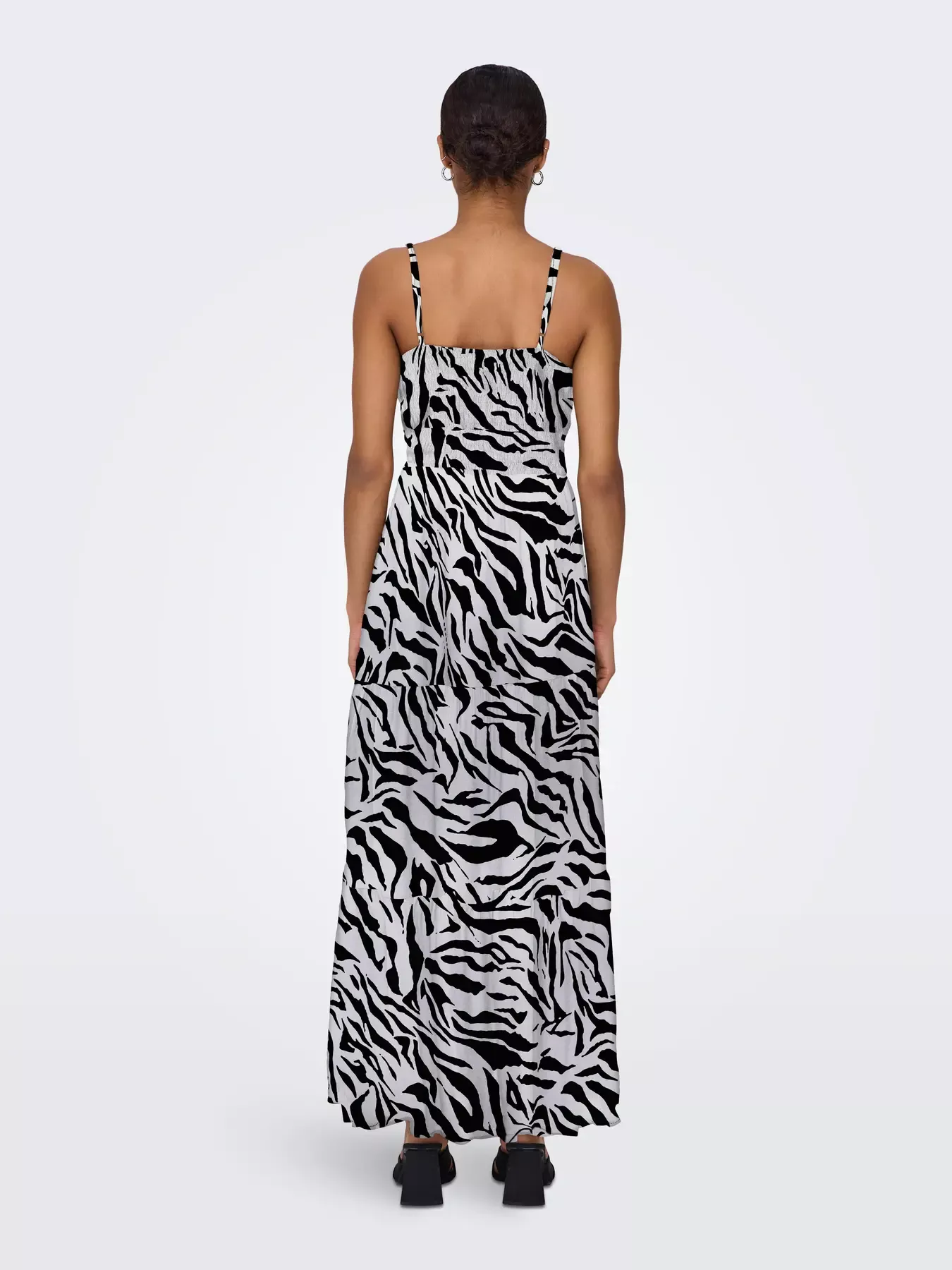 ROBE LONGUE À NŒUD