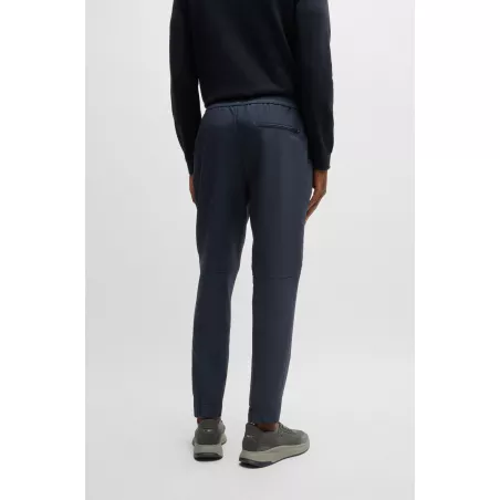 CHINO TAPERED FIT EN TISSU QUADRI-EXTENSIBLE FACILE À REPASSER