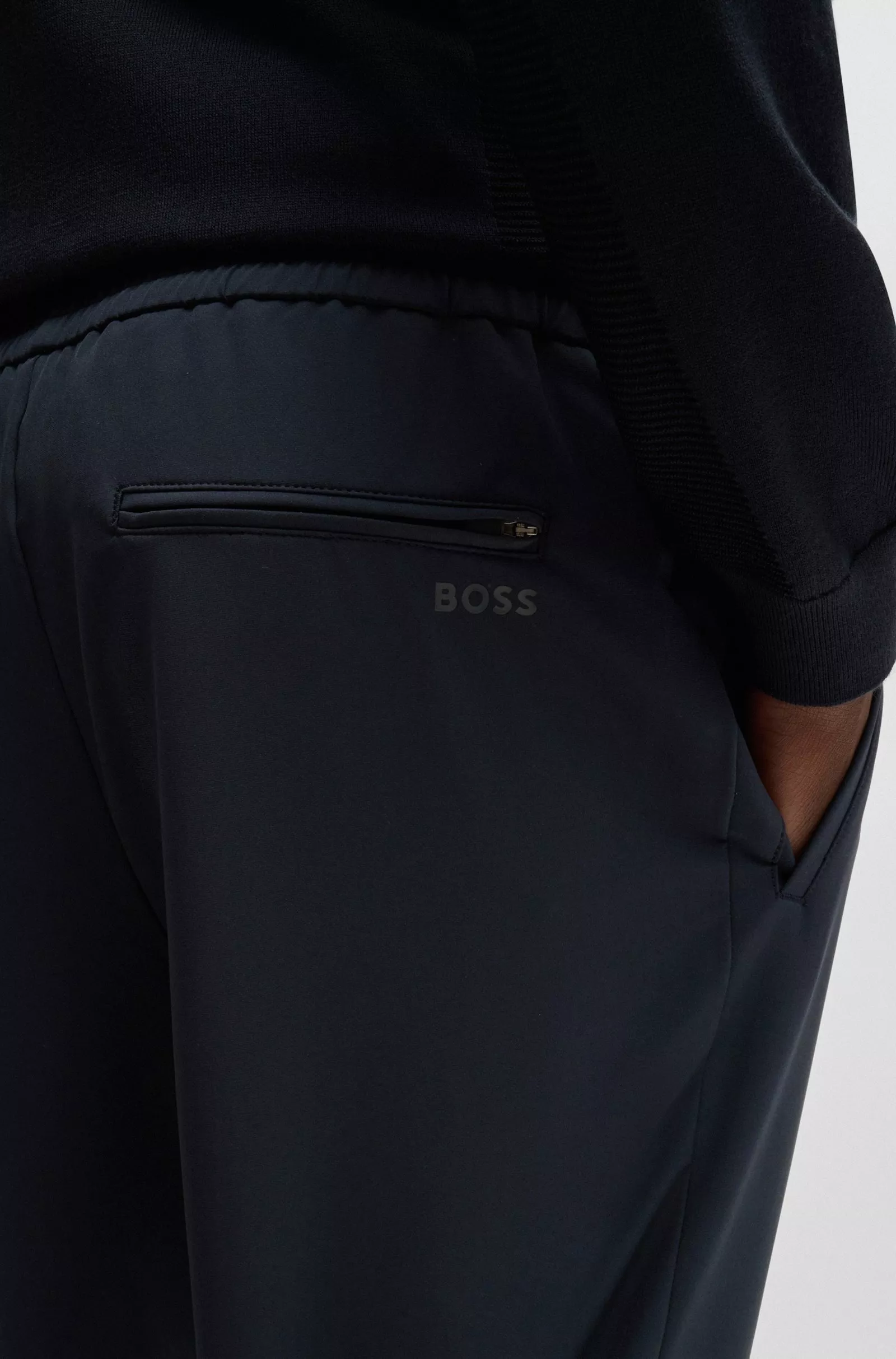 CHINO TAPERED FIT EN TISSU QUADRI-EXTENSIBLE FACILE À REPASSER