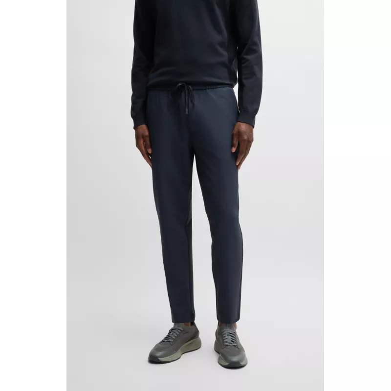 CHINO TAPERED FIT EN TISSU QUADRI-EXTENSIBLE FACILE À REPASSER