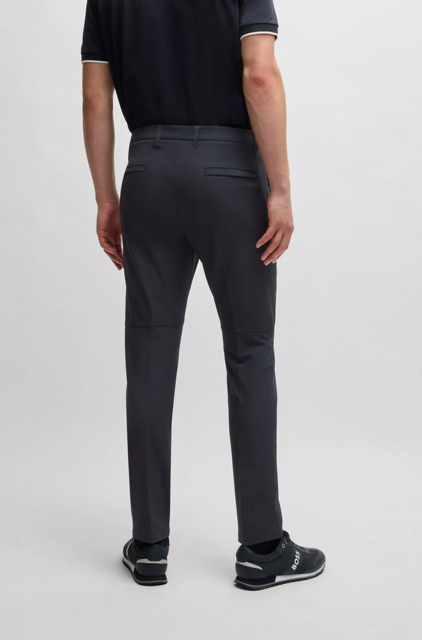 CHINO SLIM FIT EN TISSU QUADRI-EXTENSIBLE FACILE À REPASSER