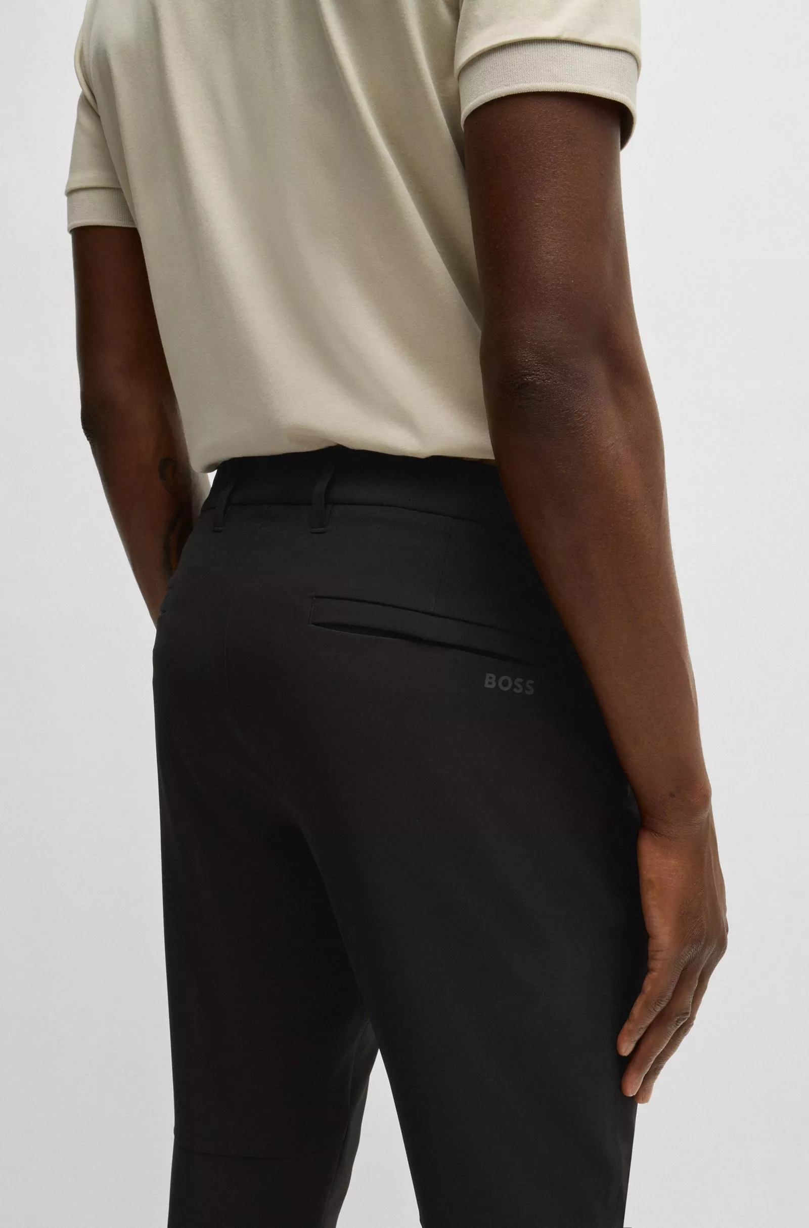 CHINO SLIM FIT EN TISSU QUADRI-EXTENSIBLE FACILE À REPASSER