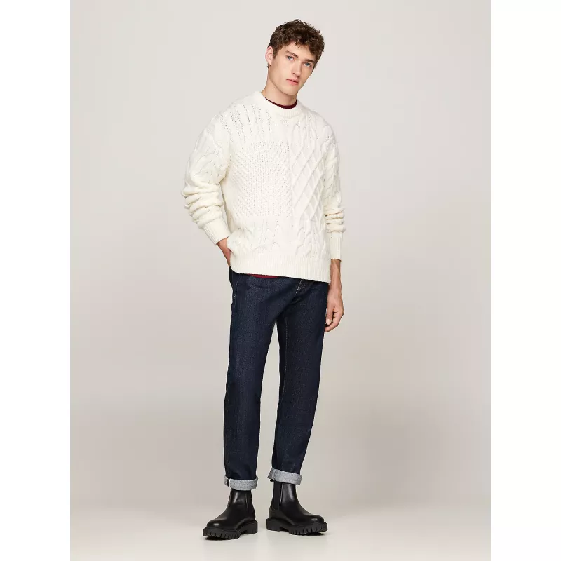 Pull en laine majoritaire et maille torsadée