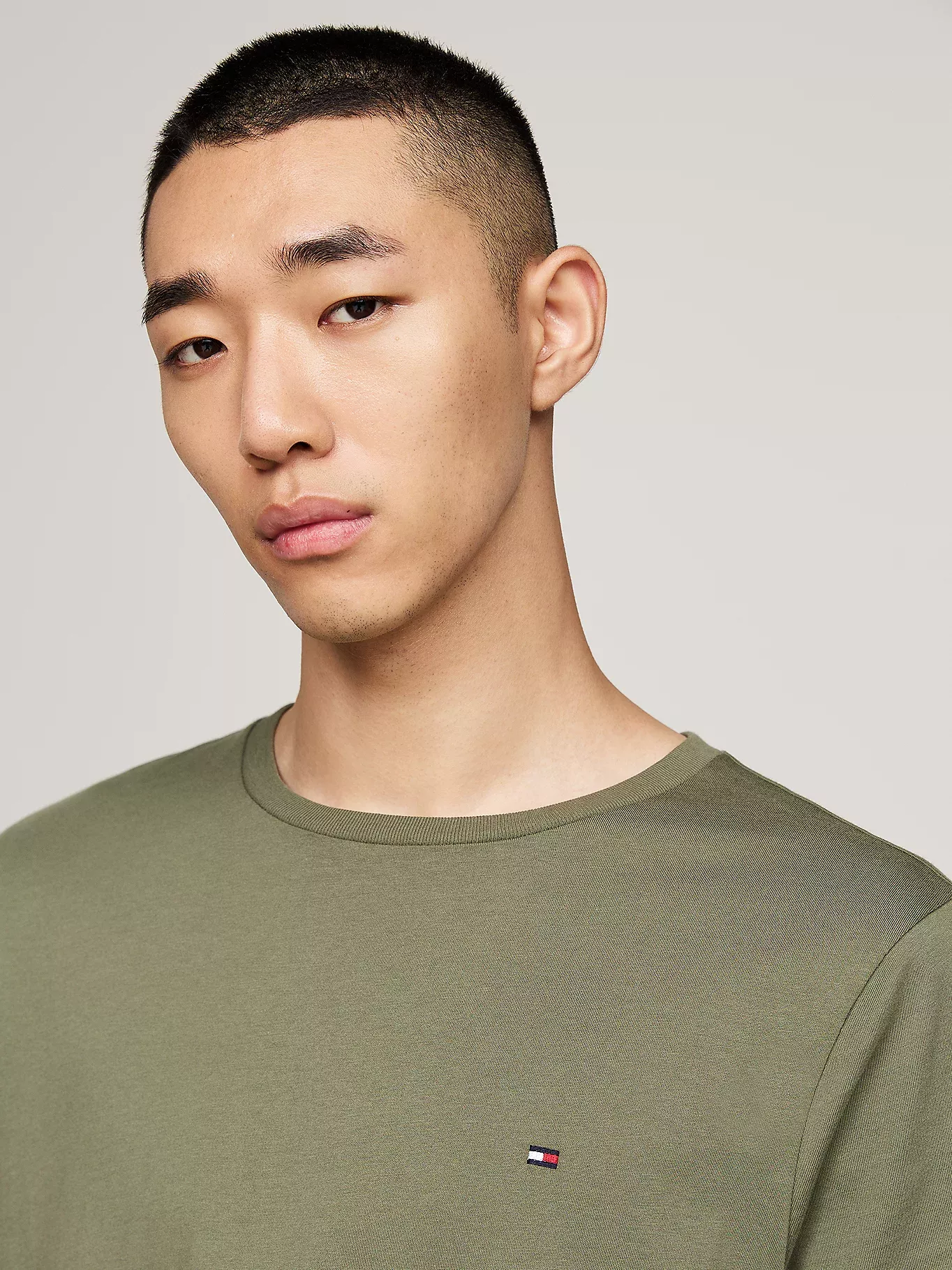 T-shirt à col ras-du-cou et drapeau brodé