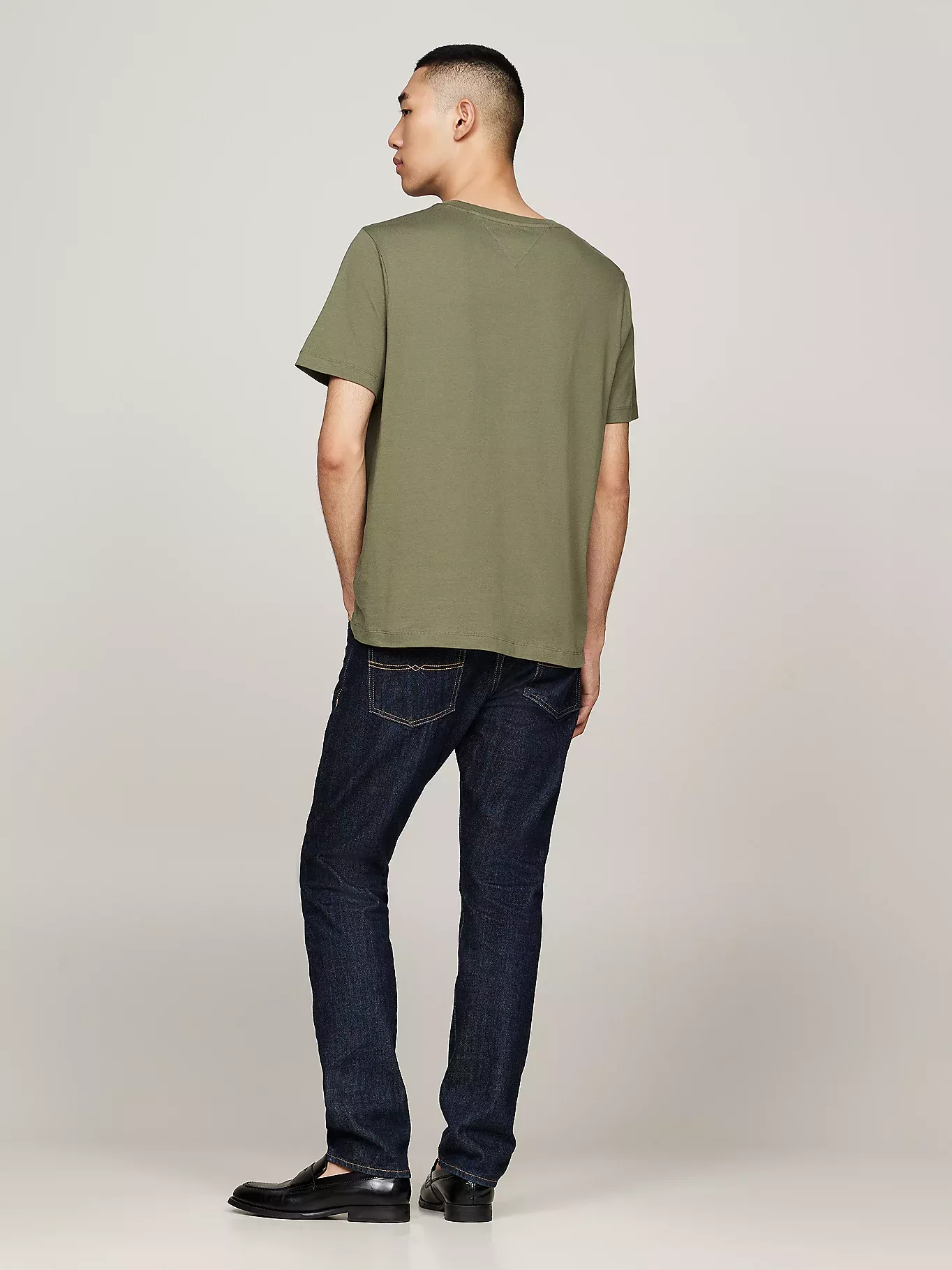 T-shirt à col ras-du-cou et drapeau brodé